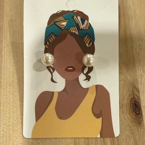 Jewelry - Vintage Faux Pearl Stud Earrings